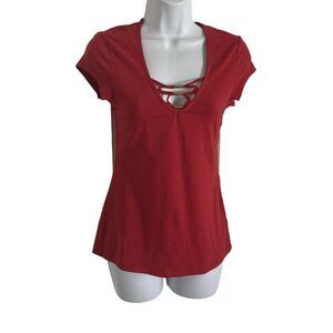 G by GUESS Red Top Womens Size XS Gold Accent V-Neck Cap Sleeve Stretch Shirt